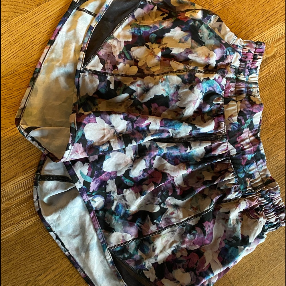 Lulu lemon 2 tall floral hottie hot shorts barely worn